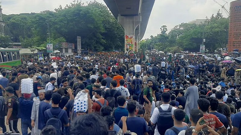 Long March to Dhaka: BUET students block Shahbagh