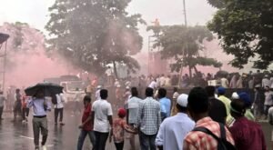 Fire at Manik Mia Avenue, 10 injured