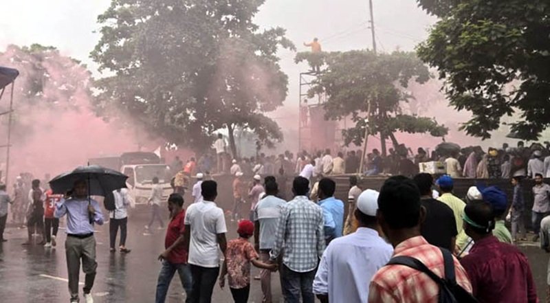 Fire at Manik Mia Avenue, 10 injured