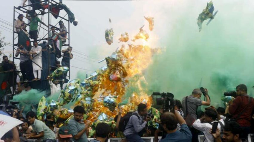 Balloon explosion injures 10 at July Declaration event