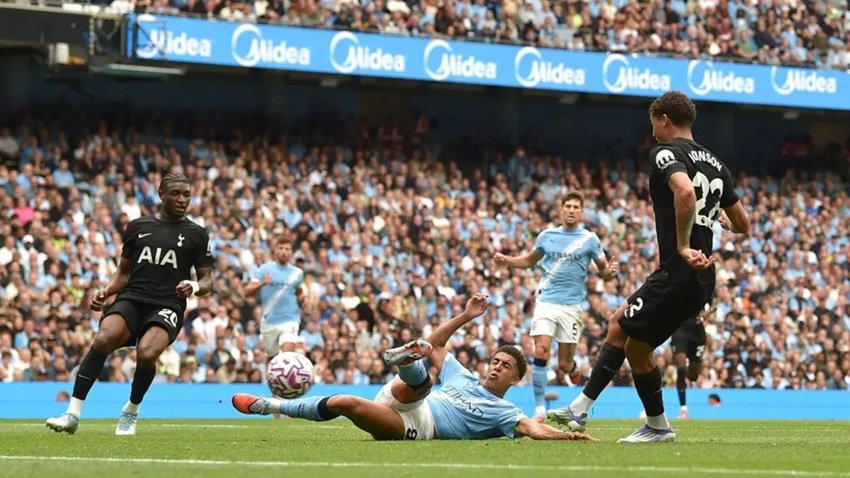 Spurs stun Man City 2-0 to maintain perfect start to season