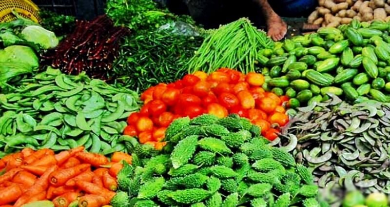 Vegetable, chicken prices soar in Dhaka markets
