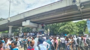 Polytechnic students block roads in city’s Sat Rasta area, cause heavy traffic congestion