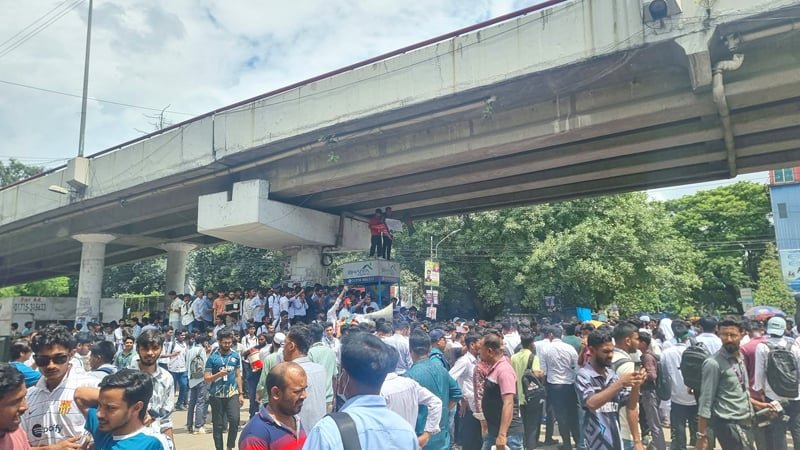 Polytechnic students block roads in city’s Sat Rasta area, cause heavy traffic congestion