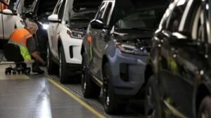 Government to guarantee £1.5bn JLR loan after cyber shutdown