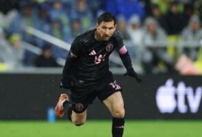 Argentina calls up Messi with Miami still in playoffs