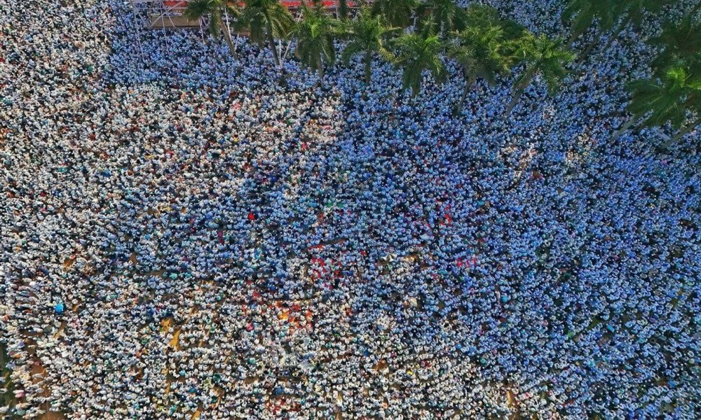 Crowds throng at Suhrawardy Udyan for International Khatme Nabuwat Conference