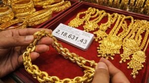 Gold hits record Tk 2.18 lakh per bhori