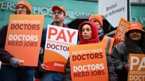 Starmer calls doctors’ strike ‘dangerous’ as five-day walkout begins