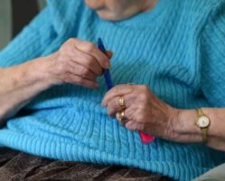 Study finds 10% of over-70s in UK could have Alzheimer’s-like changes in brain