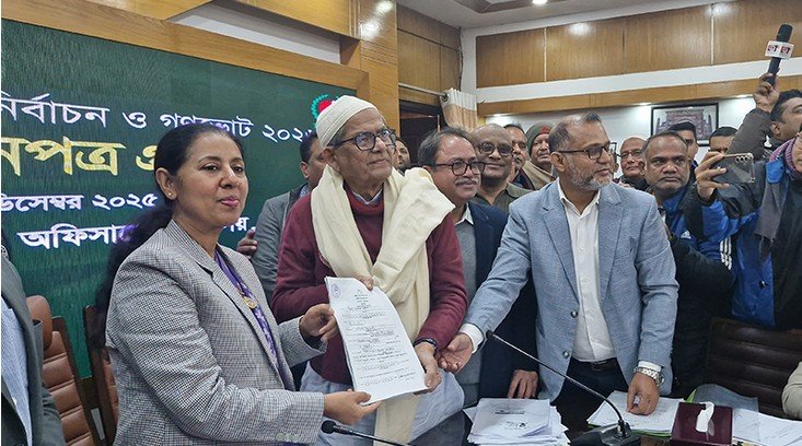 Mirza Fakhrul submits nomination for Thakurgaon-1
