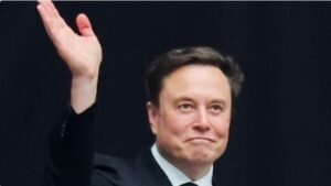 Musk becomes first person worth $700bn