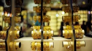 Gold prices fall again