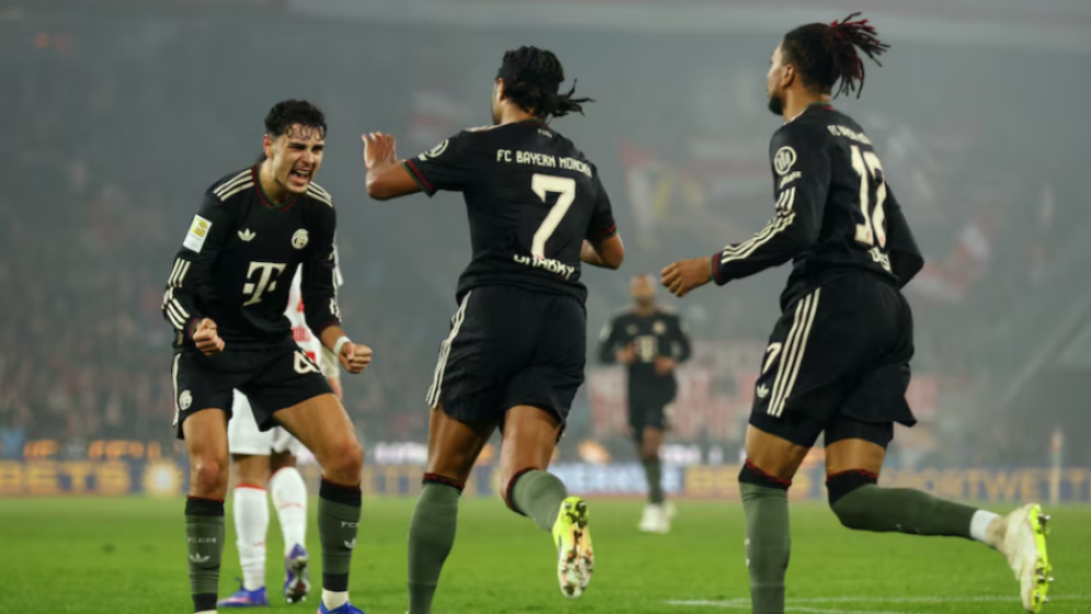 Bayern beat Cologne 3-1 to set Bundesliga record at halfway mark