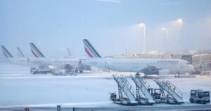 Snow forces around 140 flight cancellations in Paris