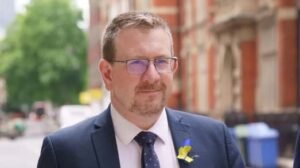 Ex-Labour minister quits as MP, paving way for Burnham return