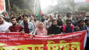 Inqilab Moncho resumes protest demanding justice for Shaheed Hadi