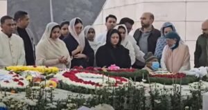 Family members pay tributes at Khaleda Zia’s grave