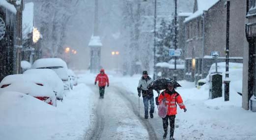 Snow and ice warnings across UK as hundreds of schools close