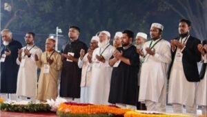 Jamaat leaders place wreaths at Shaheed Minar for first time