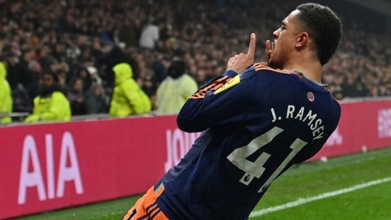 Newcastle beat Spurs to leave Frank on the brink