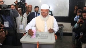 Jamaat Ameer casts vote at Monipur centre