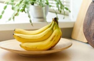 What happens to your blood pressure when you eat bananas