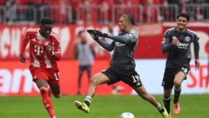 Bayern confirm Davies suffered muscle injury against Frankfurt