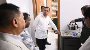 PM visits different ministries at secretariat