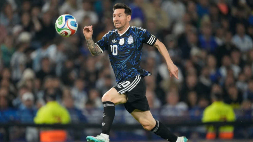 Fans roar for Messi to chase a sixth World Cup