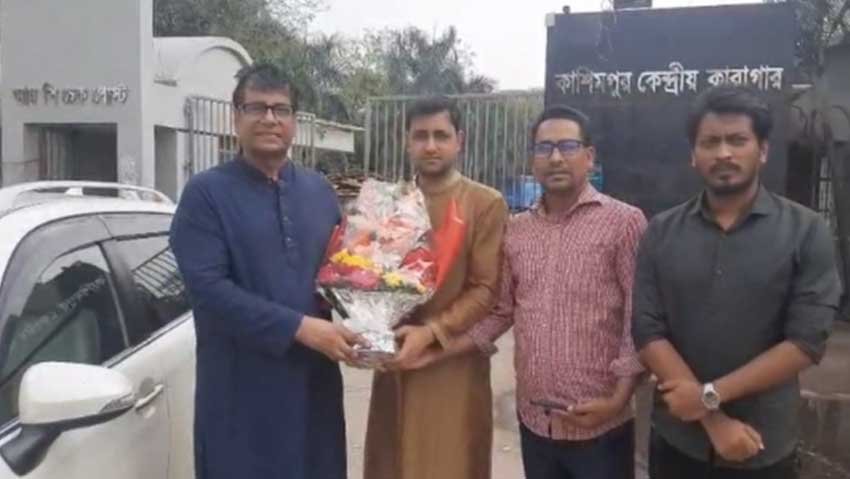 Journo Anis Alamgir released from jail on bail