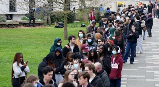 What are the symptoms of meningitis and is there a vaccine?