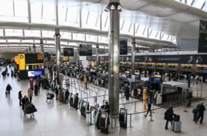 Heathrow and Gatwick flights from Middle East still mostly cancelled – 4 scheduled on Tuesday