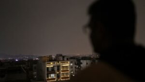 Iran arrests 500 accused of giving information to enemies