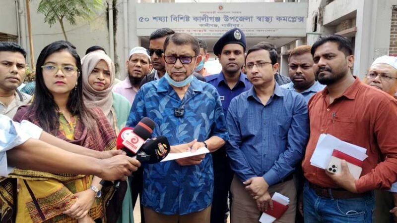 Health minister calls for transparent access to information for media