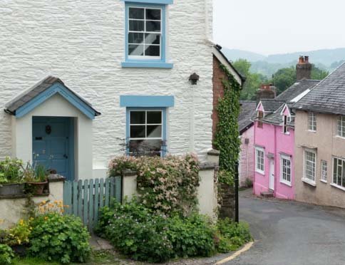 UK house prices fall in March amid uncertain impact of Middle East conflict