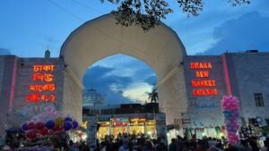 Shopping malls directed to close by 8pm