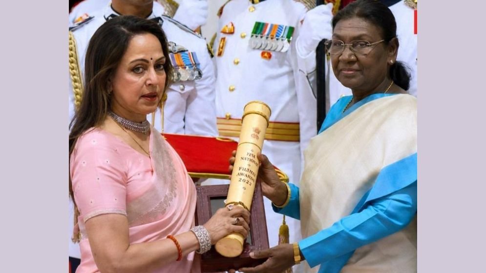 Hema Malini accepts Padma Vibhushan honour for Dharmendra