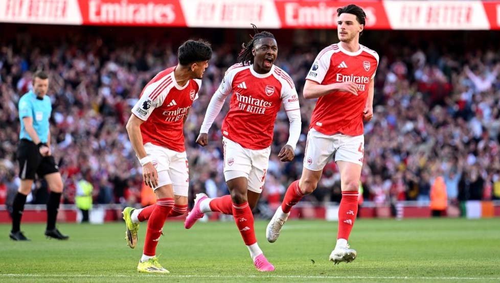 Arsenal sense EPL glory as Spurs eye safety