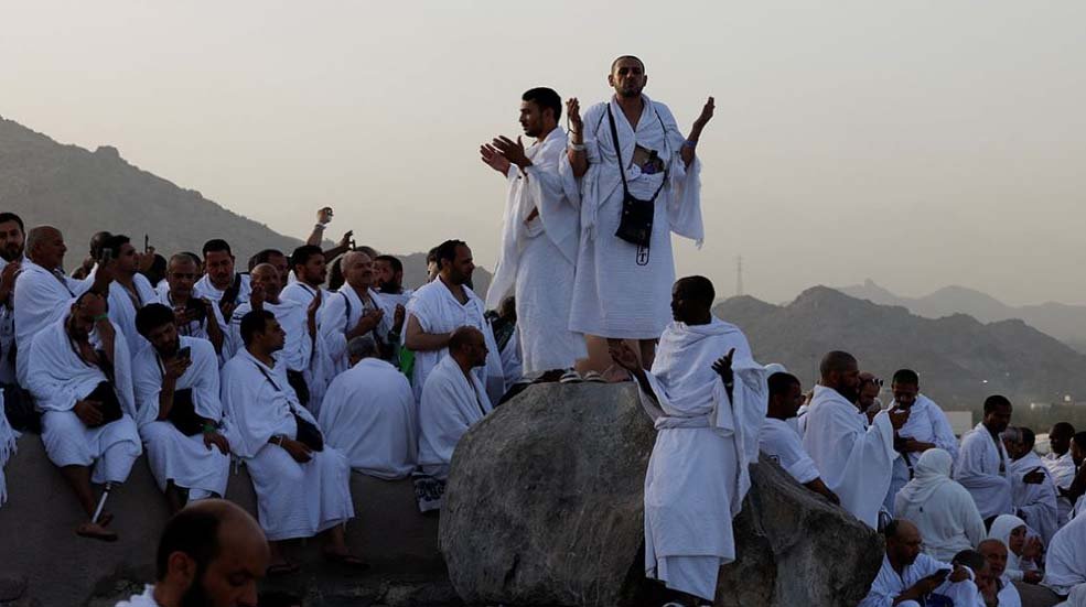 Pilgrims pray on Mount Arafat as hajj reaches peak
