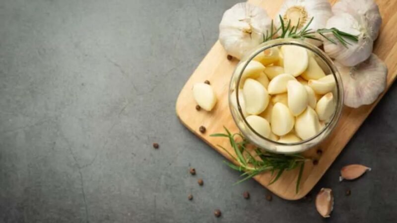DYK The Garlic In Your Kitchen Can Double As A Haircare Miracle