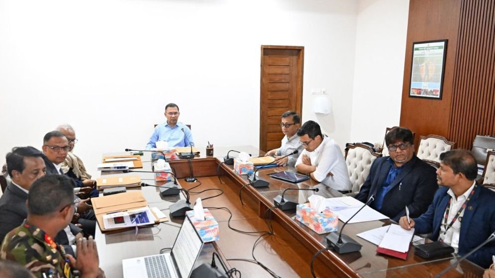 PM holds meeting on closed textile and jute mills