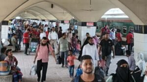 Return rush to Dhaka gathers pace as Eid holidays end