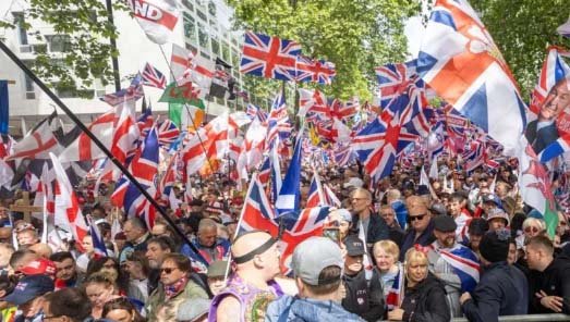 Tens of thousands descend on London for rival protests
