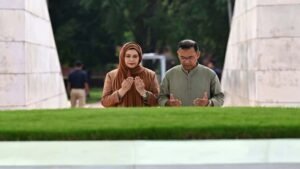 PM Tarique Rahman visits graves of parents after Eid prayers