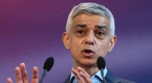Palantir boss hits out at Khan in Met contract row