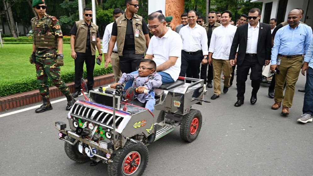 PM praises college student Wakimul’s smart car