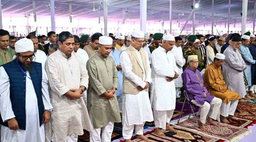 Prime Minister joins Eid prayers at National Eidgah