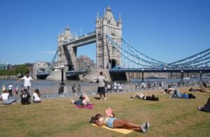 London heatwave ‘furnace’: Red extreme heat warning as capital to bake in record 40C temperatures