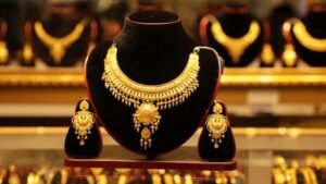 Gold prices fall further in domestic market